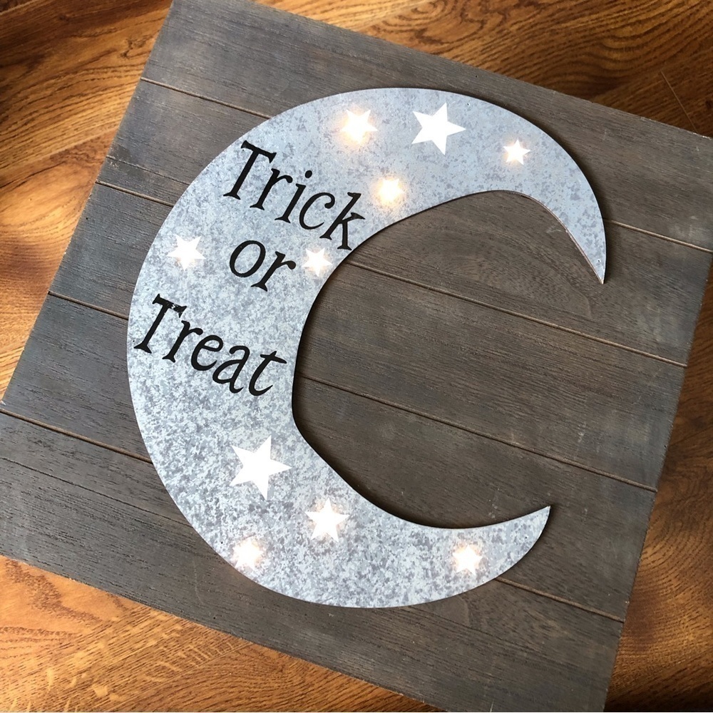 Trick or treat wood and metal light up sign - Picture 2 of 3